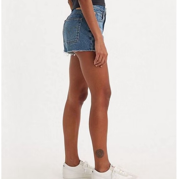 Levi's® 501 Original High Rise Distressed Hem Cut Off Shorts Size 26 - Picture 3 of 9